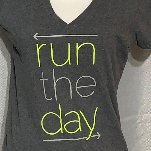 Under Armour Run the Day t shirt - Picture 2 of 6